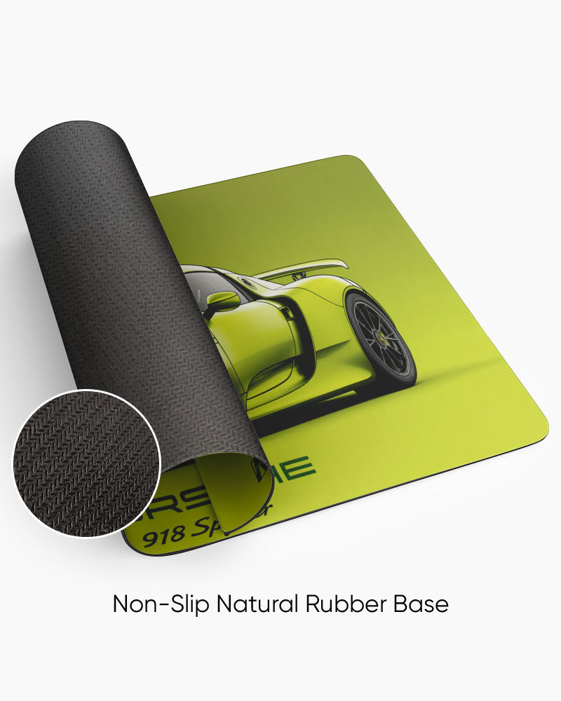 Track Titan Porsche 918 in Hypergreen Deskmat